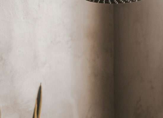 Ściana z mikrocementu w łazience