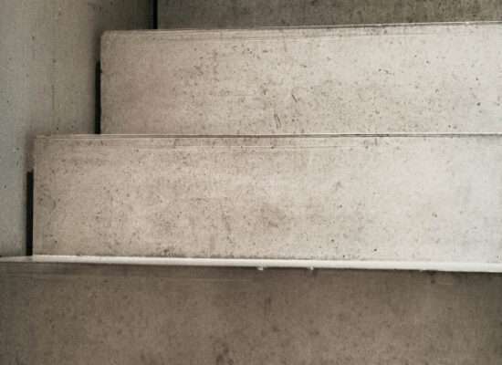 Schody z betonu architektonicznego